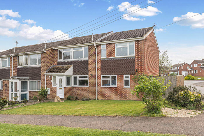 3 Bedroom Terraced House For Sale In Daimler Avenue, Banbury, OX16