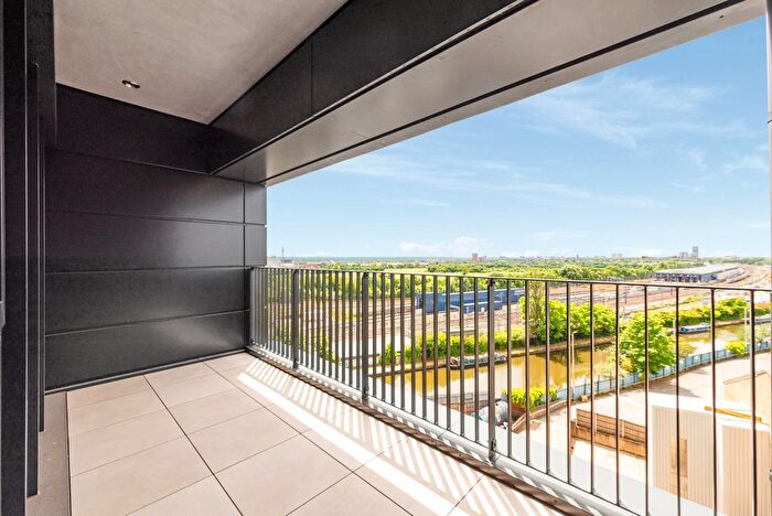 3 Bedroom Flat To Rent In Mitre Yard, North Kensington, London, NW10