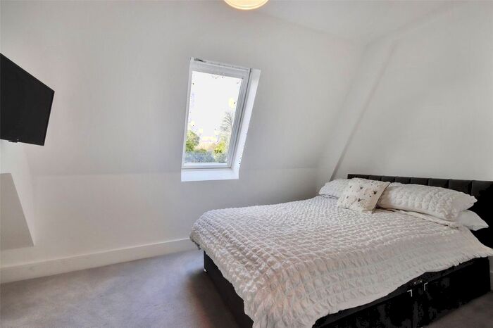1 Bedroom Flat For Sale In North Ash Road, New Ash Green, Longfield, Kent, DA3