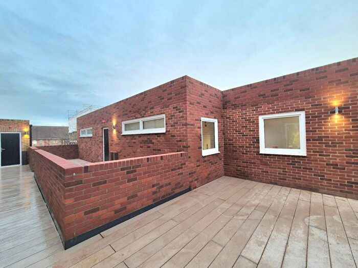 1 Bedroom Flat To Rent In Northfield Avenue, Ealing, W13