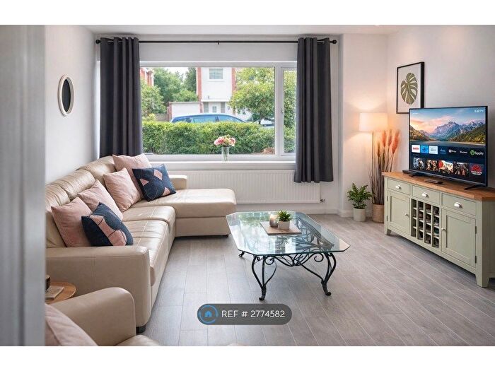 3 Bedroom Detached House To Rent In Crowthorne Gardens, Nottingham, NG5