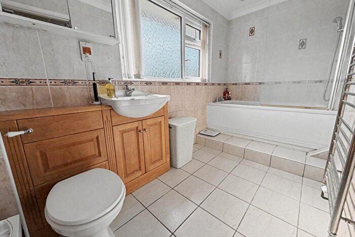 4 Bedroom Semi-Detached House For Sale In Northmoor, BH20 - Photo 12
