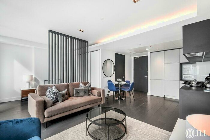 Flat To Rent In Amory Tower, London, E14