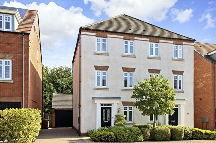 3 Bedroom Semi-Detached House For Sale In Edale Close, Teal Farm Village, Tyne And Wear, NE38
