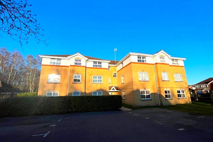 2 Bedroom Flat For Sale In Whittle Close, Ash Vale, Surrey, GU12