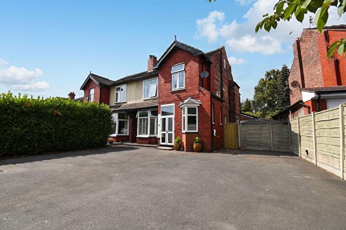 6 Bedroom Semi-Detached House For Sale In Monton Green, Eccles, M30