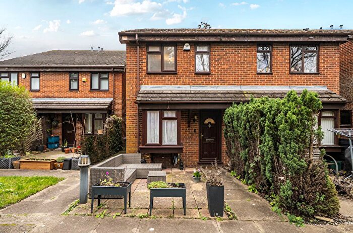 1 Bedroom Detached House For Sale In Penfold Close, Croydon, CR0