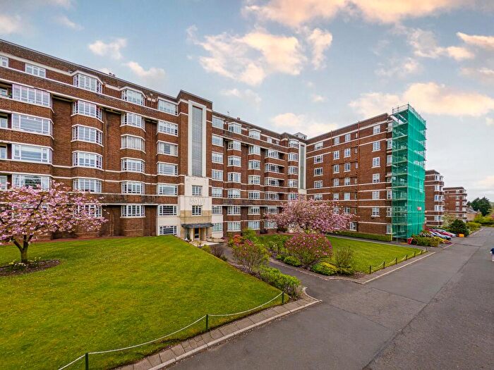 3 Bedroom Apartment For Sale In Kelvin Court, Kelvinside, Glasgow, G12
