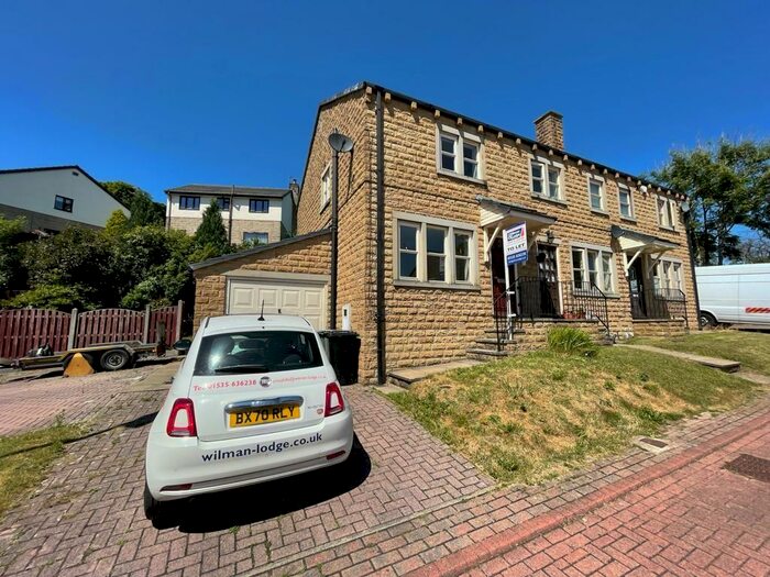 2 Bedroom Town House To Rent In Moor Drive, Oakworth, BD22