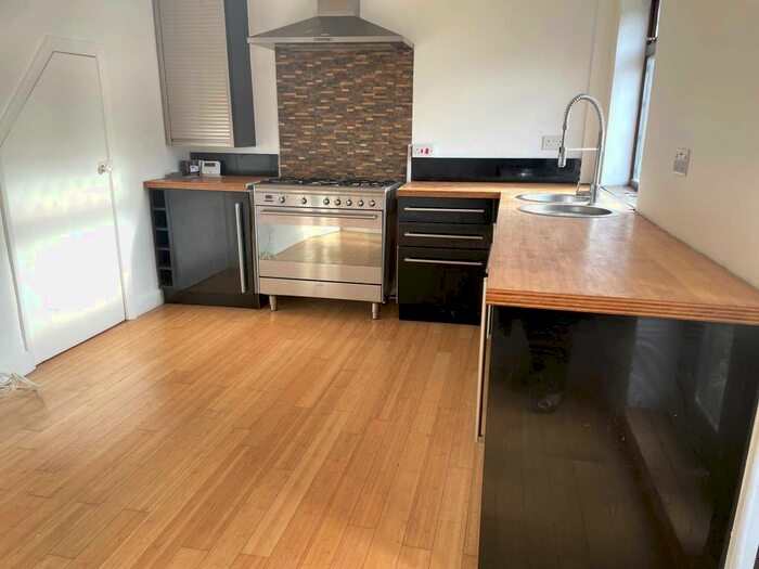 3 Bedroom Semi-Detached House To Rent In Mount Road, Lanesfield, WV4