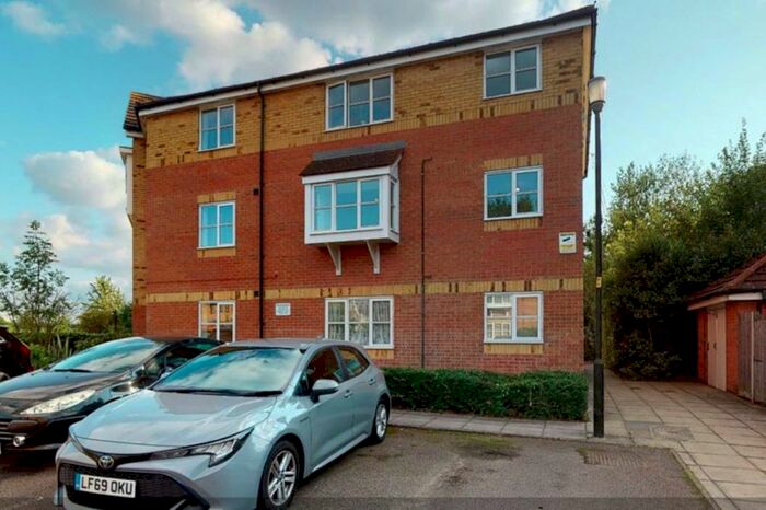 2 Bedroom Flat To Rent In Thyme Close, London, SE3