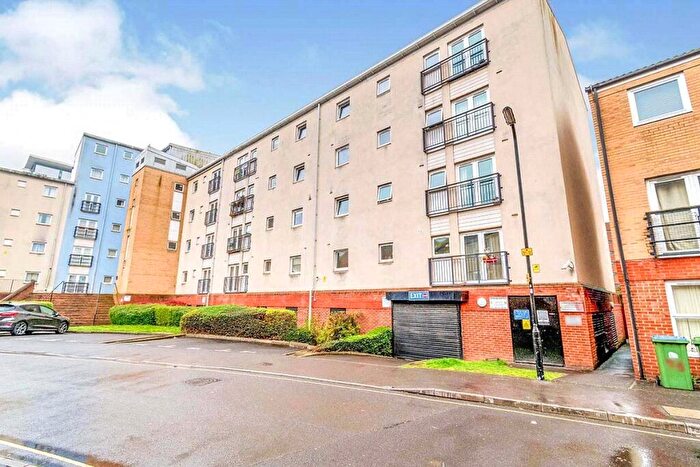 2 Bedroom Flat For Sale In White Star Place, Southampton, Hampshire, SO14