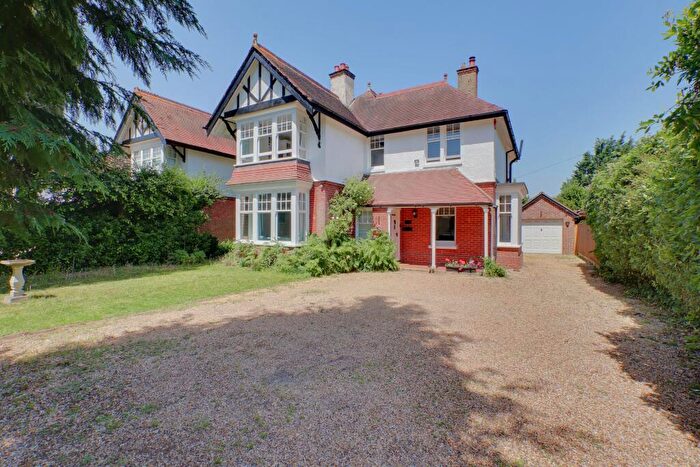 4 Bedroom Detached House For Sale In St George's Avenue, Warblington, Havant, PO9