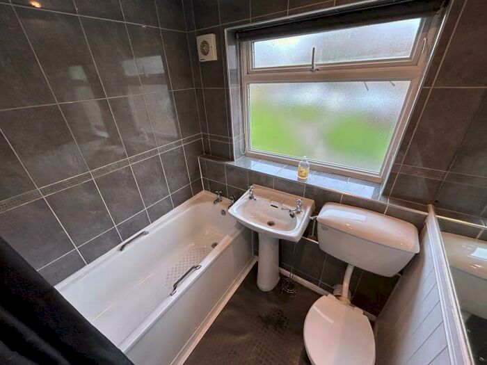 2 Bedroom Apartment To Rent In Flat, Kitwell Lane, Bartley Green, West