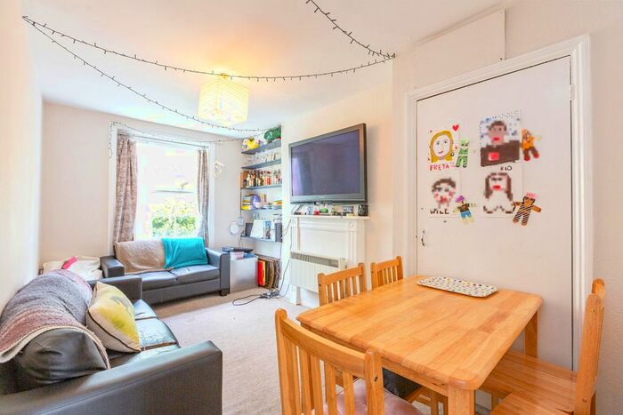 4 Bedroom Flat To Rent In Barnsbury Road, London, N1