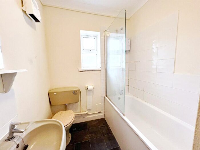 1 Bedroom Flat To Rent In Winterbourne House, - Rowlands Road, Worthing, West Sussex, BN11