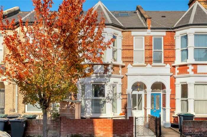 3 Bedroom Flat To Rent In Sydney Road, London, N8