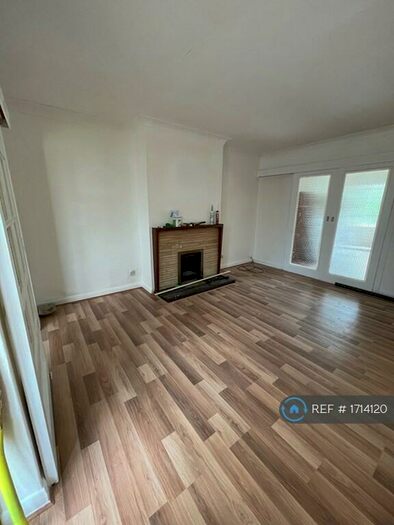 3 Bedroom Bungalow To Rent In Bower Way, Slough, SL1