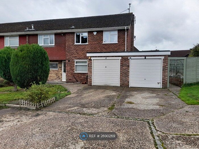 2 Bedroom Maisonette To Rent In Halpin Close, Reading, RG31