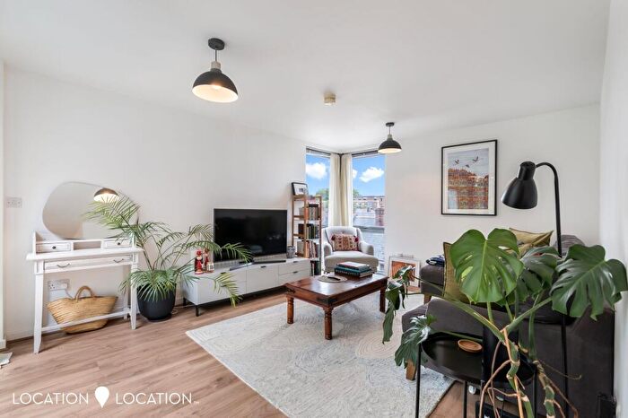 2 Bedroom Flat For Sale In Southwold Road, Washington House, E5