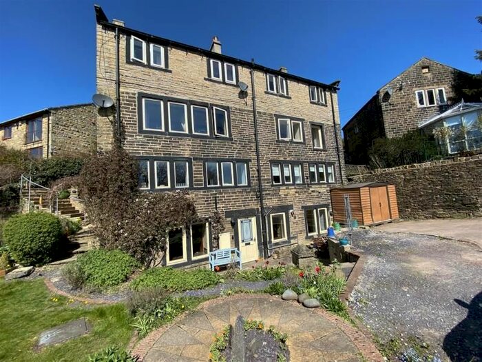 2 Bedroom Flat To Rent In Penistone Road, Shelley, Huddersfield HD8