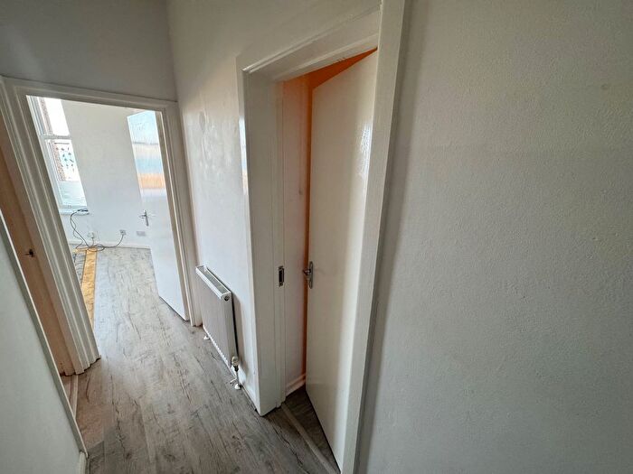 1 Bedroom Flat To Rent In Cleveland Road, Paignton, TQ4