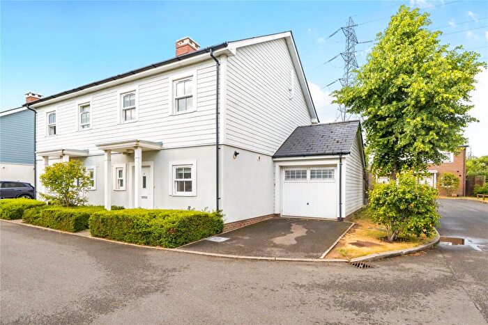 4 Bedroom Semi Detached House For Sale In Sherbrooke Way, Worcester Park, KT4