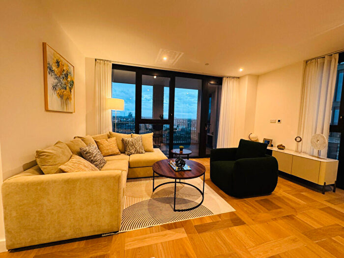 3 Bedroom Apartment To Rent In Boxwood Gardens, London, E1W