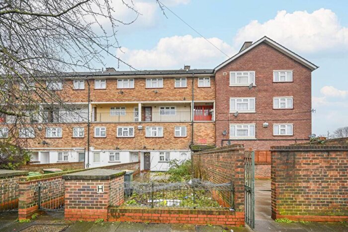 3 Bedroom Maisonette To Rent In Queens Road, Upton Park, London, E13