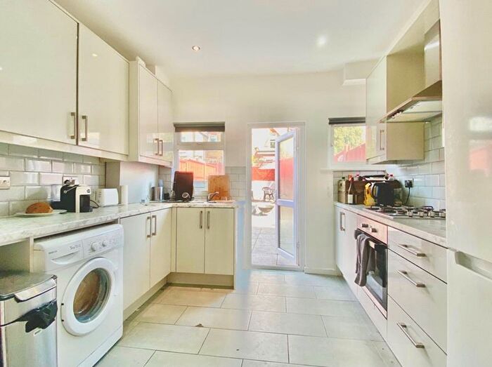 4 Bedroom Terraced House To Rent In Totterdown Street, Tooting Broadway, London, SW17