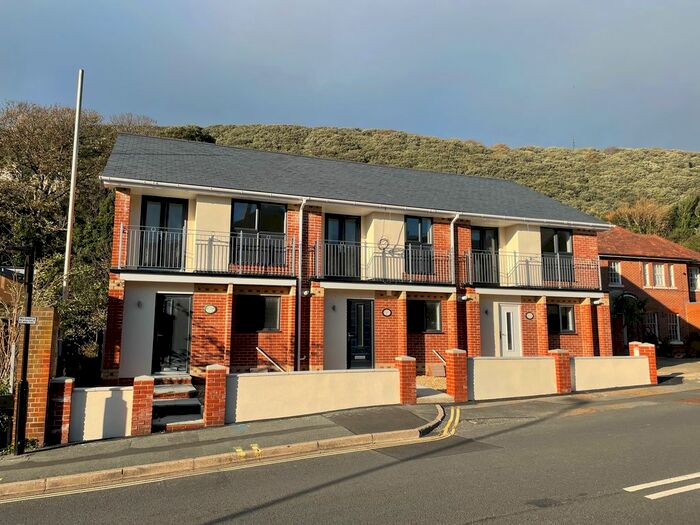 3 Bedroom Terraced House To Rent In High Street, Ventnor, PO38