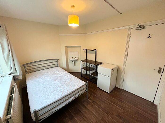 Property To Rent In Long Lane, Croydon, CR0