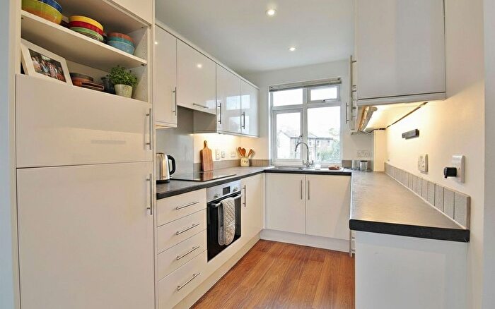 2 Bedroom Flat To Rent In Woodlands Road, Isleworth, TW7
