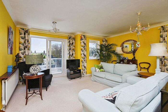 2 Bedroom Flat For Sale In Carlisle Road, Eastbourne, BN20