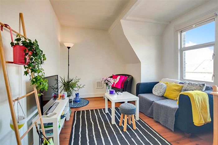 1 Bedroom Flat To Rent In Streatham High Road, London, SW16