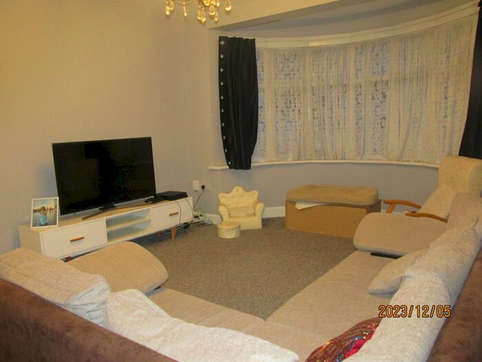 3 Bedroom Terraced House To Rent In Mayfair Gardens, London, N17