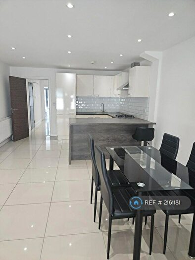 2 Bedroom Flat To Rent In St. Annes Row, London, E14