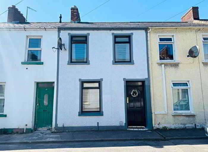 3 Bedroom Mid Terraced House For Sale In Wesley Street, Derry, BT48