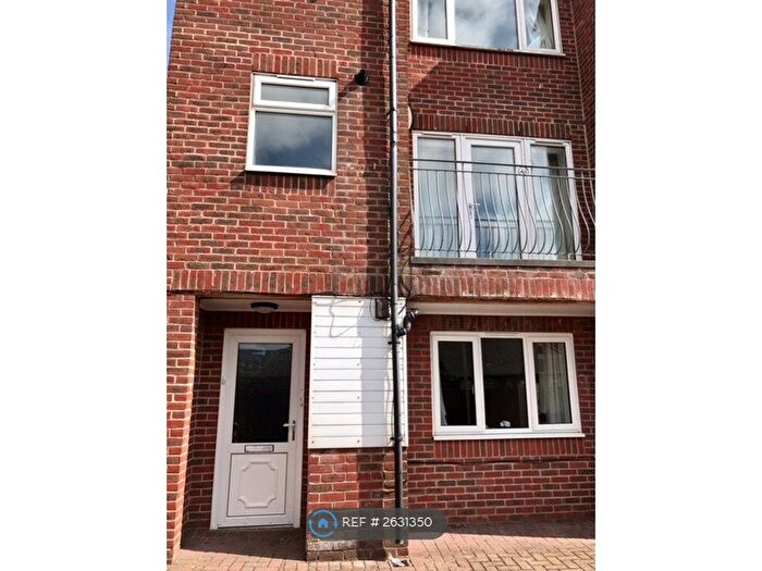 6 Bedroom End Of Terrace House To Rent In Nesbitt Road, Brighton, BN2