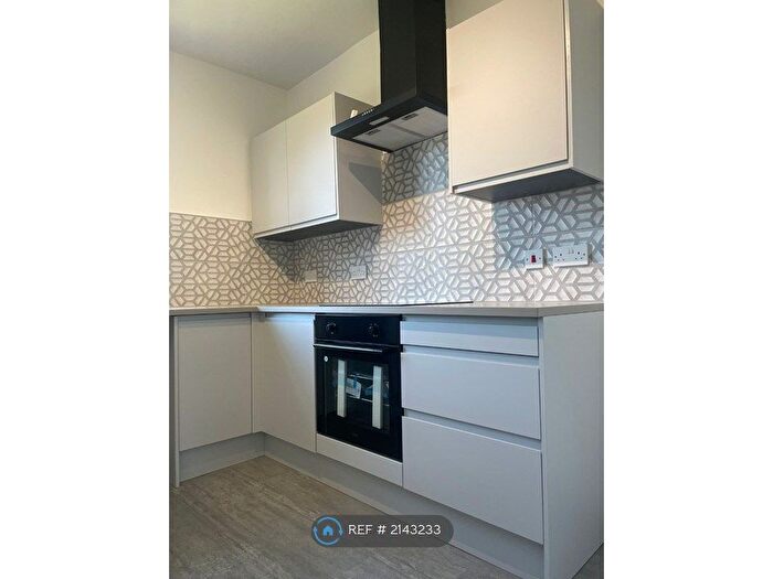 2 Bedroom Flat To Rent In Turret Road, Glasgow, G13