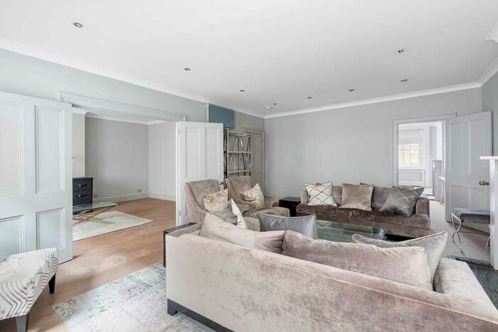 4 Bedroom Apartment To Rent In Upper Grosvenor Street, Mayfair, W1