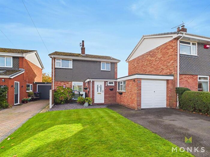 3 Bedroom Link Detached House For Sale In The Oval, Bicton, Shrewsbury, SY3