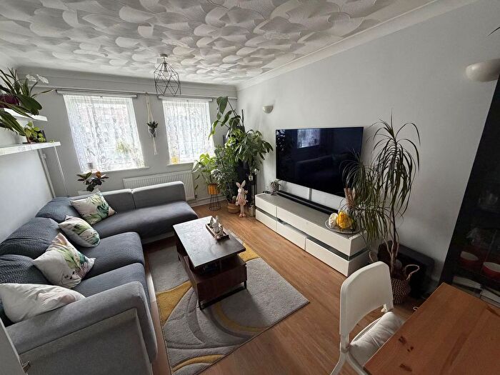 2 Bedroom Property To Rent In Spring Crescent, Southampton, SO17