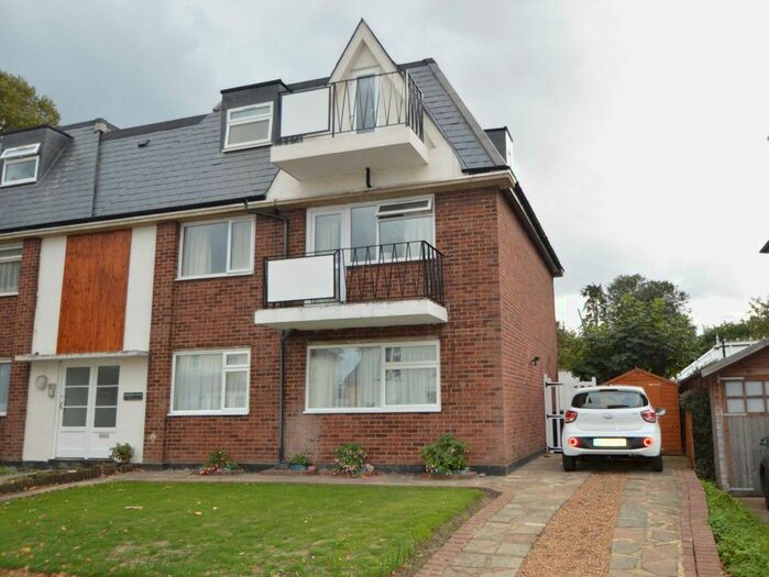 2 Bedroom Flat To Rent In Corrie Road, Addlestone, KT15