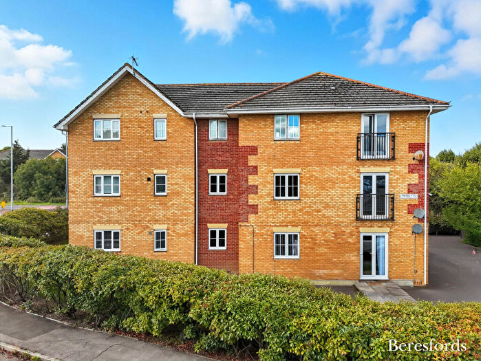 2 Bedroom Apartment For Sale In Pepys Court, Wickford, SS12