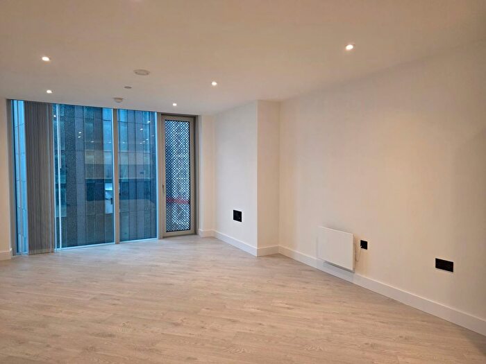 1 Bedroom Flat To Rent In Vista River Tower, Trinity Way, Manchester, M3