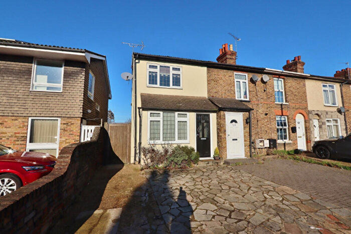 3 Bedroom End Of Terrace House To Rent In Victoria Road, Essex, RM1
