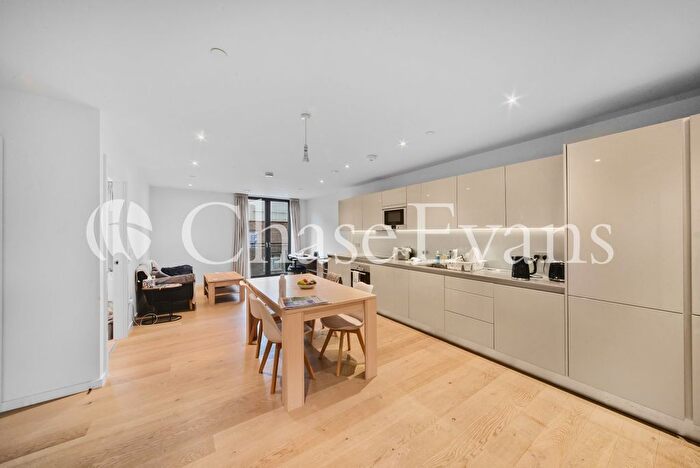 2 Bedroom Flat To Rent In The Pavilion, One The Elephant, St. Gabriel Walk, Elephant And Castle, London, SE1