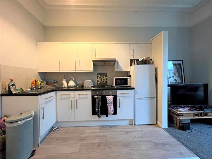 2 Bedroom Apartment To Rent In Nettlecombe Avenue, Craneswater Park, Southsea, PO4