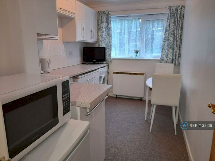 1 Bedroom Flat To Rent In Verity Crescent, Poole, BH17